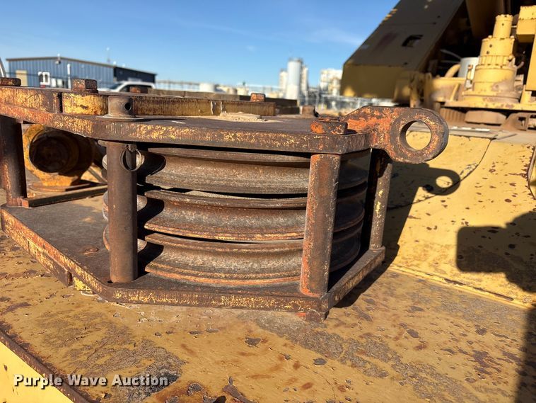 image for item EF6323 1998 Grove RT522B crane