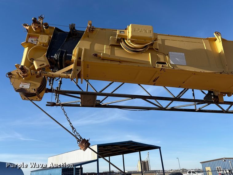 image for item EF6323 1998 Grove RT522B crane