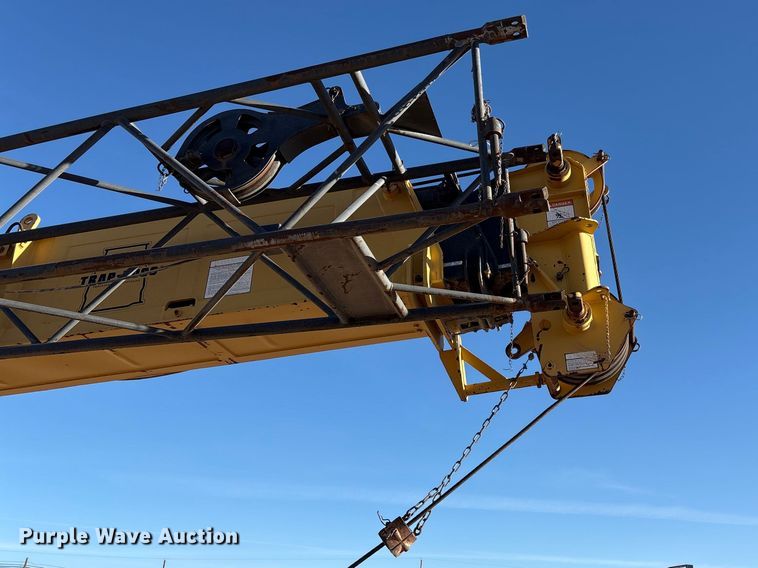 image for item EF6323 1998 Grove RT522B crane