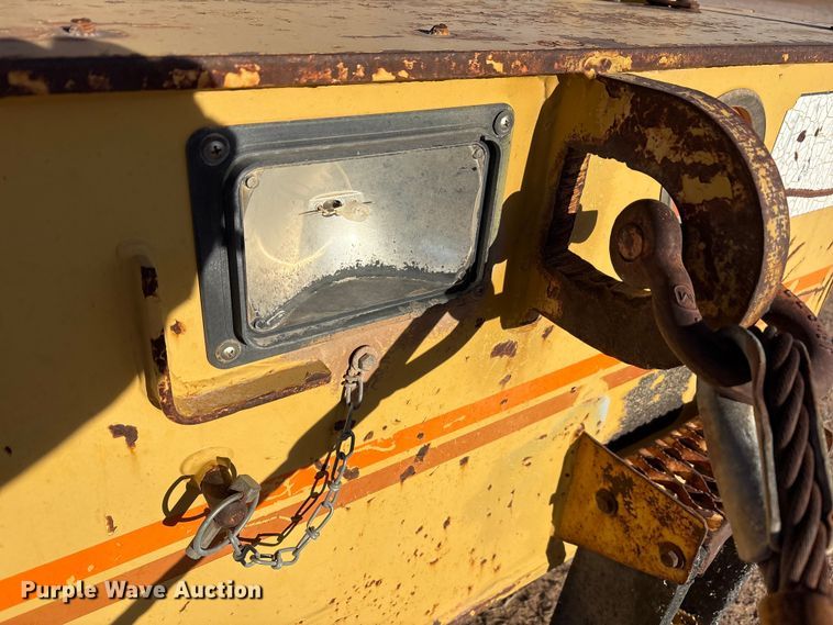 image for item EF6323 1998 Grove RT522B crane