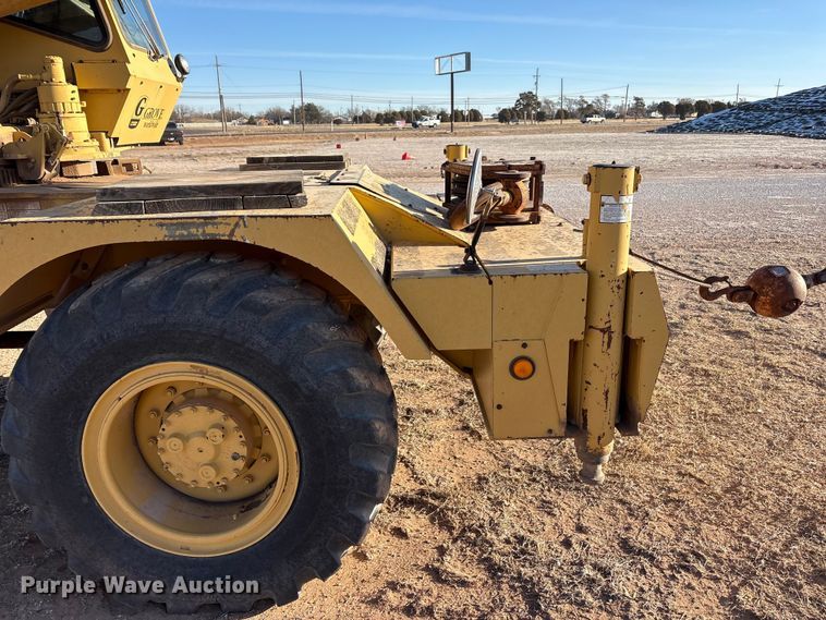 image for item EF6323 1998 Grove RT522B crane