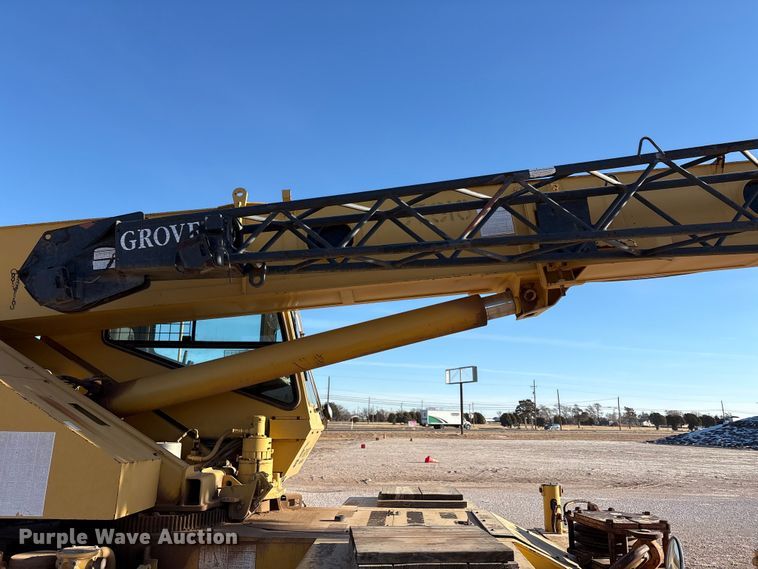 image for item EF6323 1998 Grove RT522B crane