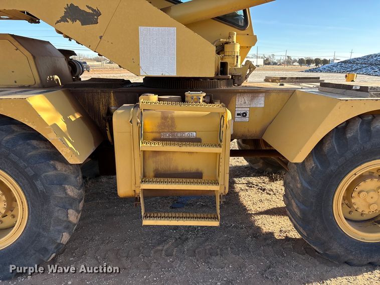 image for item EF6323 1998 Grove RT522B crane