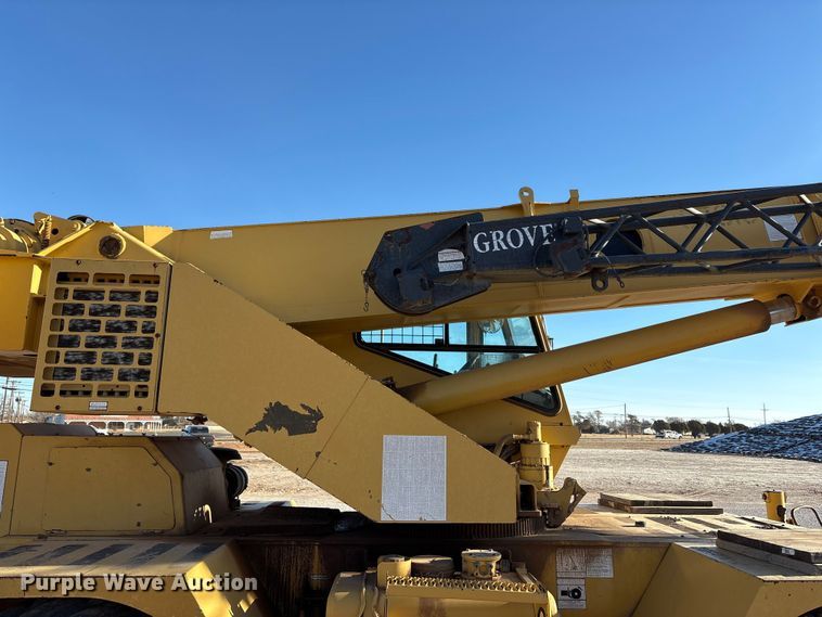 image for item EF6323 1998 Grove RT522B crane