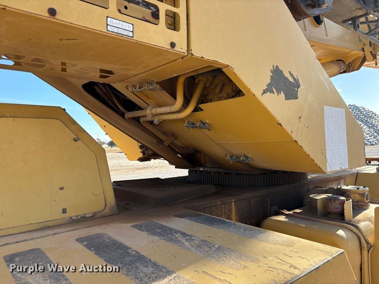 image for item EF6323 1998 Grove RT522B crane