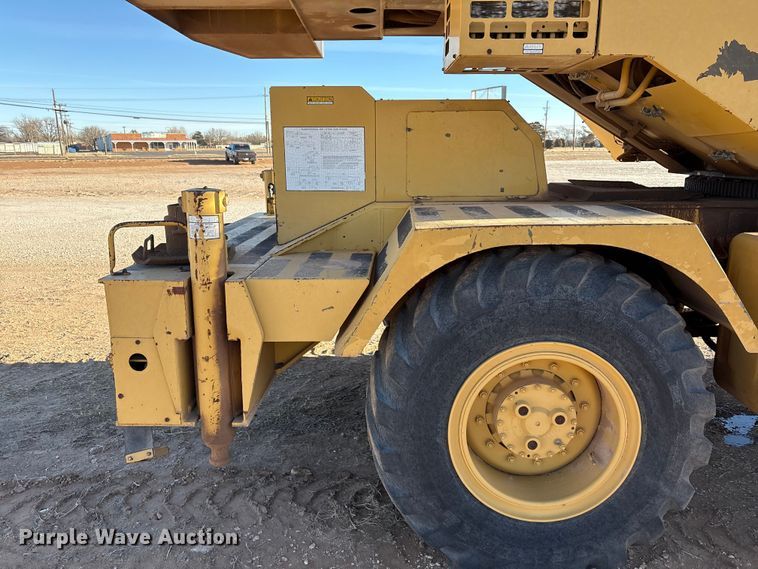 image for item EF6323 1998 Grove RT522B crane