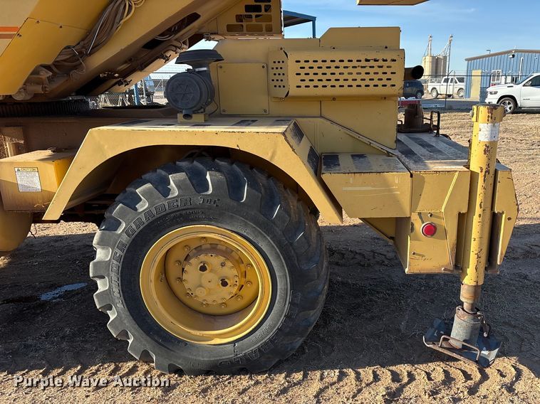 image for item EF6323 1998 Grove RT522B crane