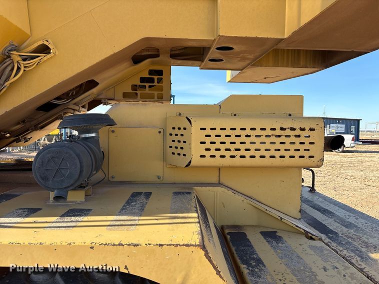 image for item EF6323 1998 Grove RT522B crane