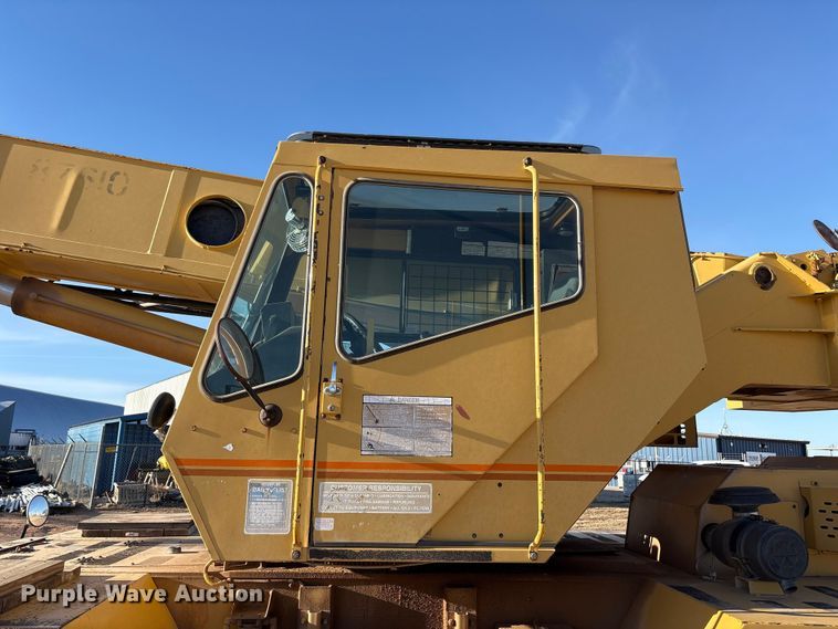 image for item EF6323 1998 Grove RT522B crane
