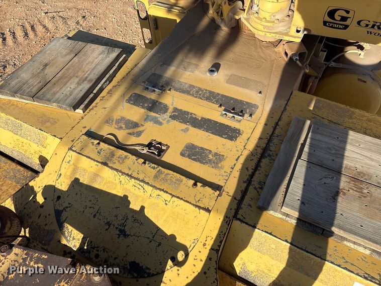 image for item EF6323 1998 Grove RT522B crane