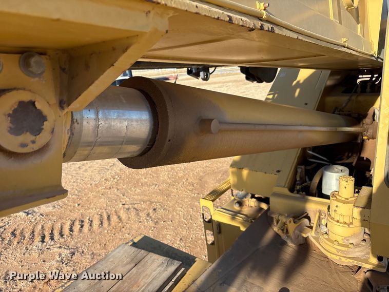 image for item EF6323 1998 Grove RT522B crane