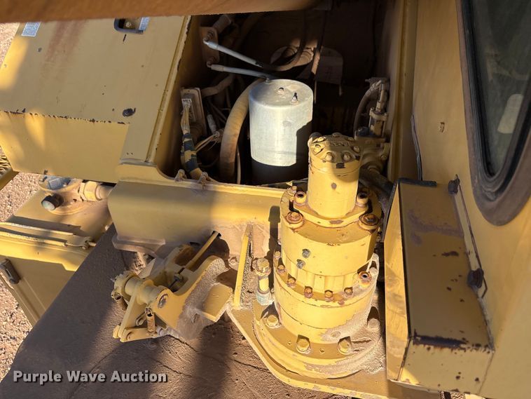 image for item EF6323 1998 Grove RT522B crane