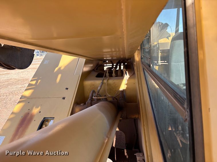 image for item EF6323 1998 Grove RT522B crane