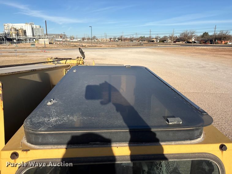 image for item EF6323 1998 Grove RT522B crane