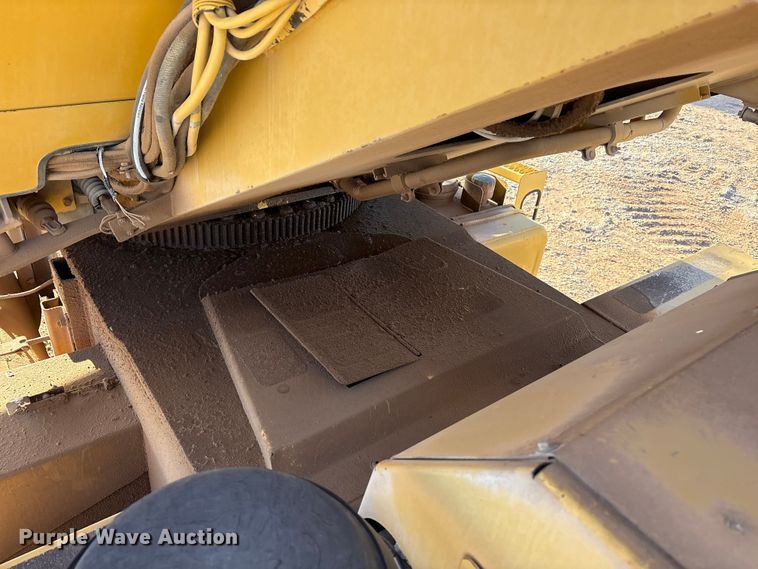 image for item EF6323 1998 Grove RT522B crane