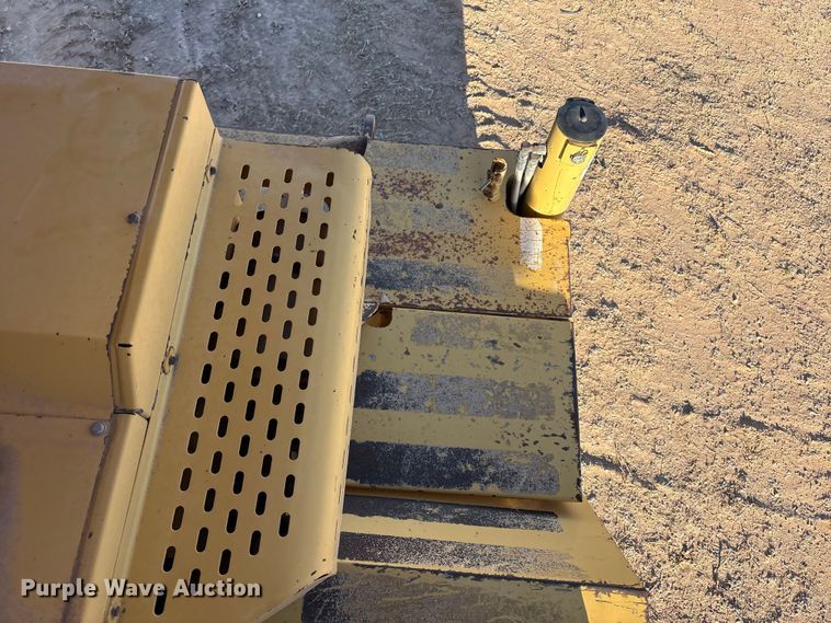 image for item EF6323 1998 Grove RT522B crane