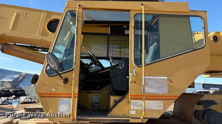 image for item EF6323 1998 Grove RT522B crane
