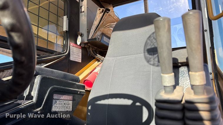 image for item EF6323 1998 Grove RT522B crane