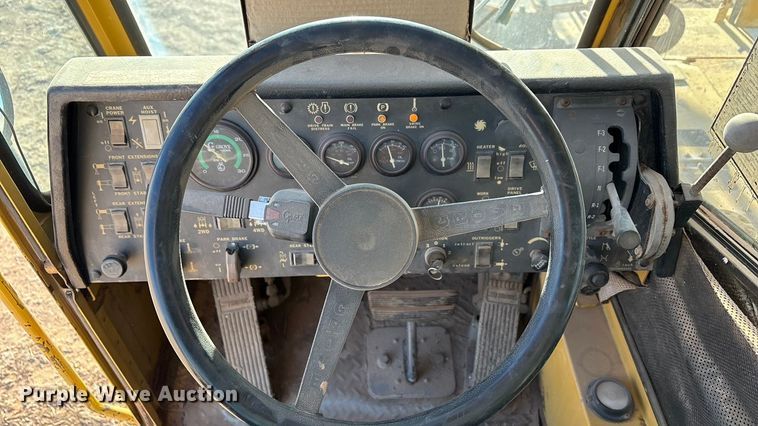 image for item EF6323 1998 Grove RT522B crane