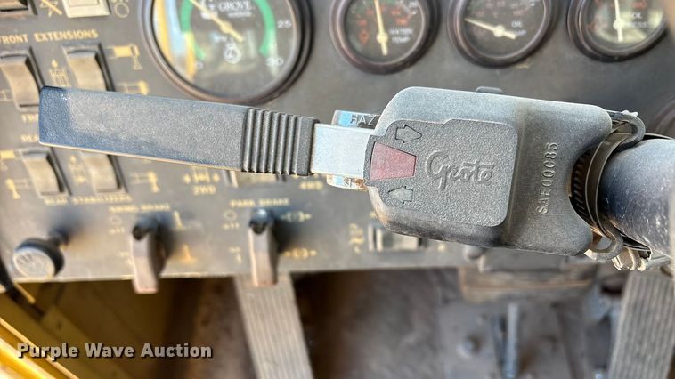image for item EF6323 1998 Grove RT522B crane