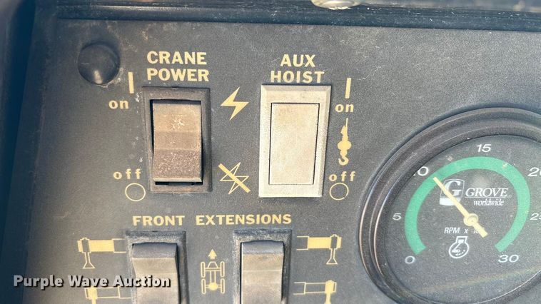 image for item EF6323 1998 Grove RT522B crane