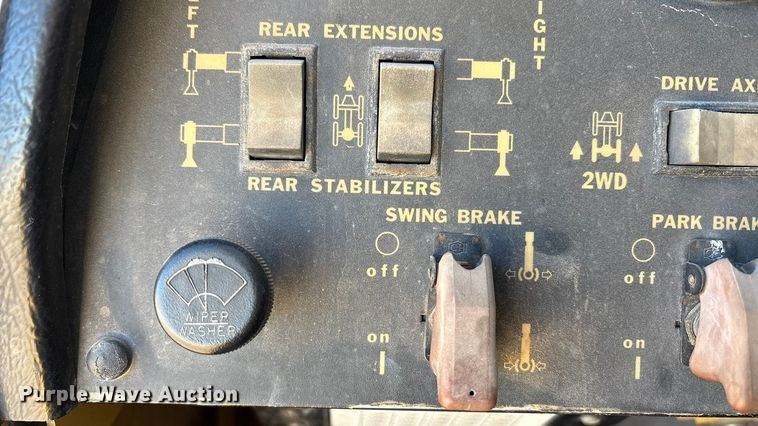 image for item EF6323 1998 Grove RT522B crane