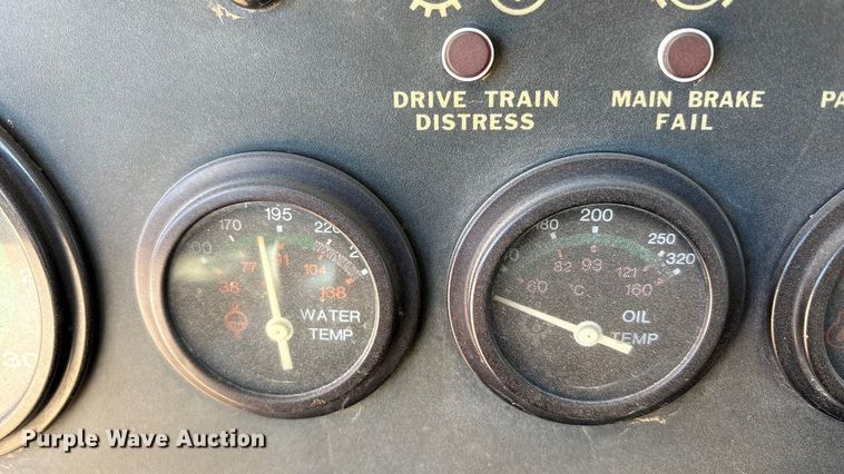 image for item EF6323 1998 Grove RT522B crane