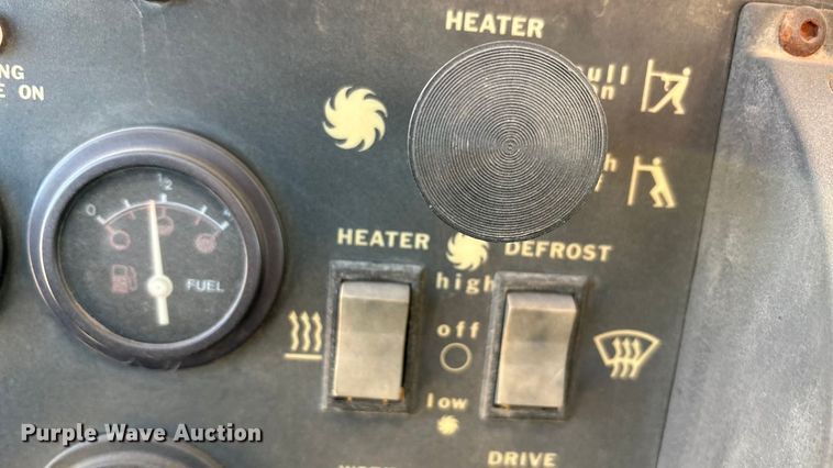 image for item EF6323 1998 Grove RT522B crane