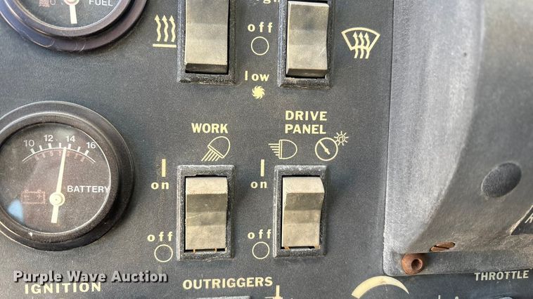 image for item EF6323 1998 Grove RT522B crane