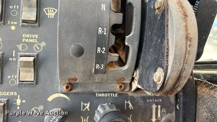 image for item EF6323 1998 Grove RT522B crane