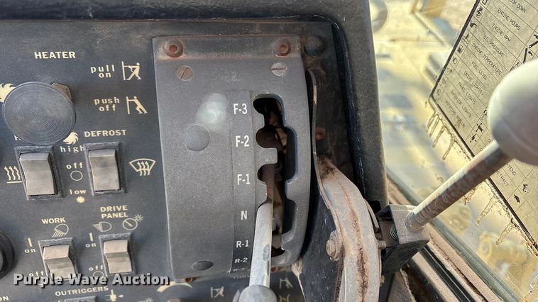 image for item EF6323 1998 Grove RT522B crane