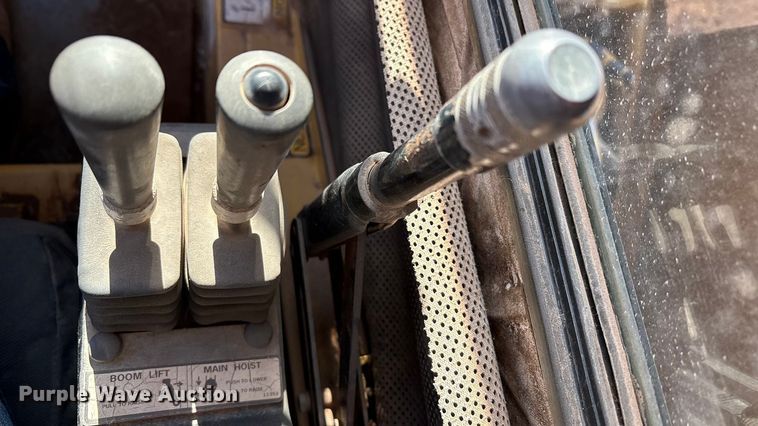 image for item EF6323 1998 Grove RT522B crane