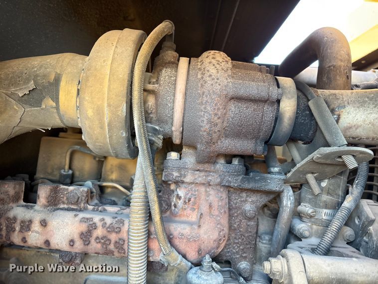 image for item EF6323 1998 Grove RT522B crane