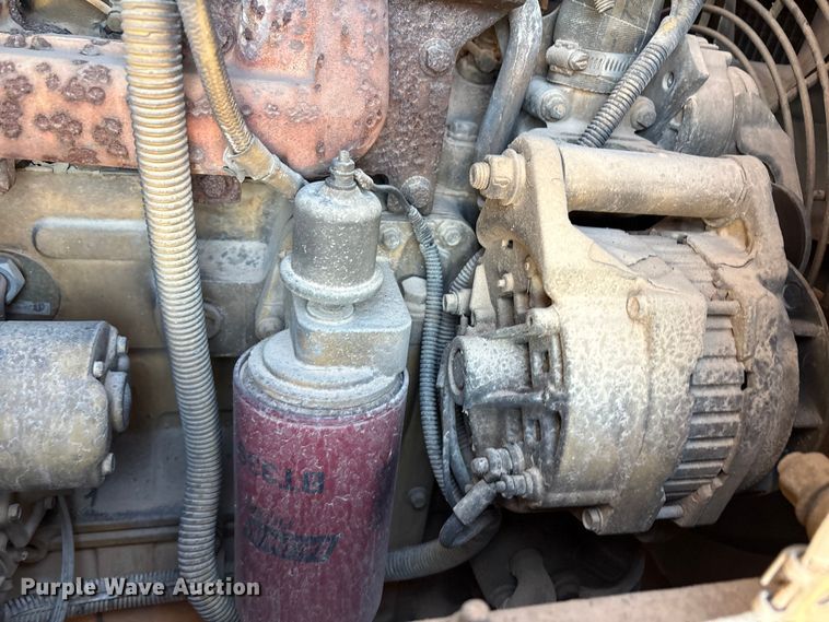 image for item EF6323 1998 Grove RT522B crane