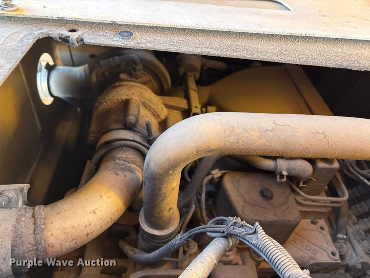 image for item EF6323 1998 Grove RT522B crane