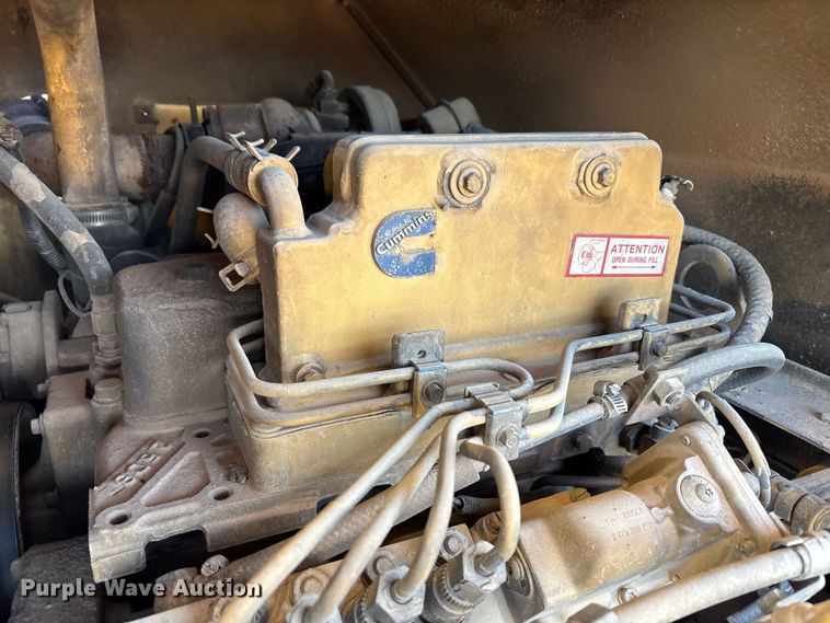 image for item EF6323 1998 Grove RT522B crane