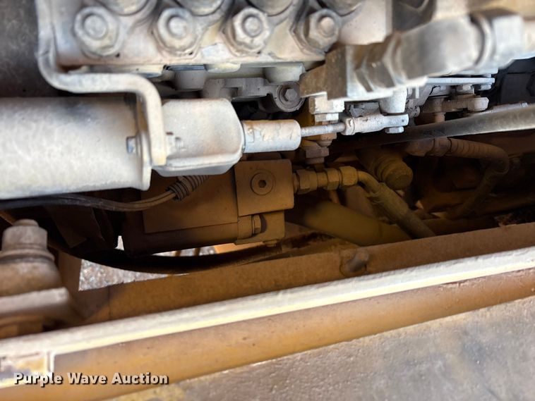 image for item EF6323 1998 Grove RT522B crane