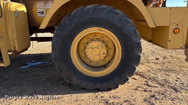 image for item EF6323 1998 Grove RT522B crane