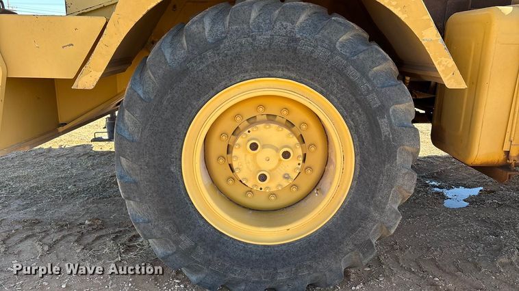 image for item EF6323 1998 Grove RT522B crane