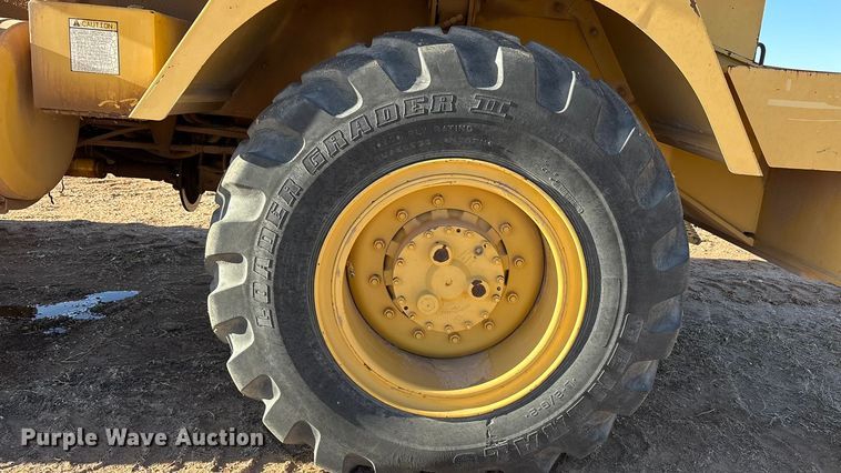 image for item EF6323 1998 Grove RT522B crane