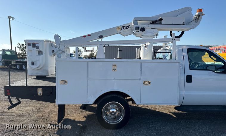 image for item EG1754 2011 Ford F450 Super Duty bucket truck