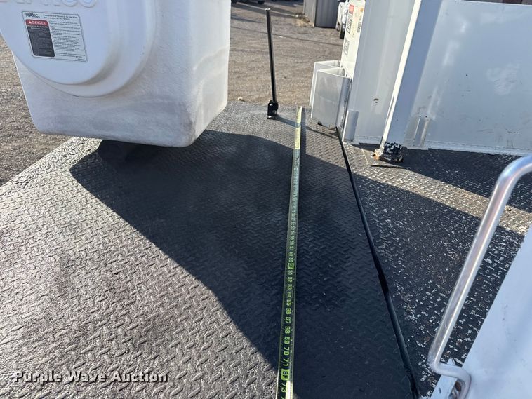 image for item EG1754 2011 Ford F450 Super Duty bucket truck