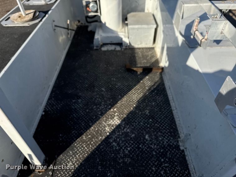 image for item EG1754 2011 Ford F450 Super Duty bucket truck