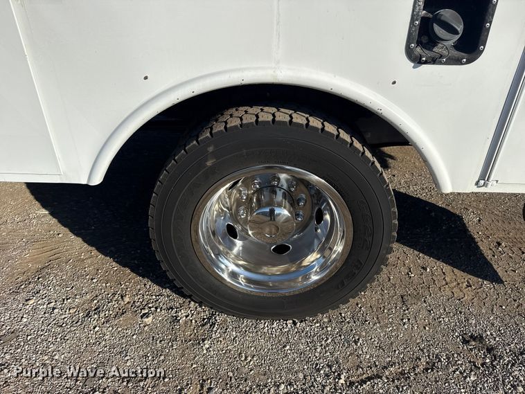 image for item EG1754 2011 Ford F450 Super Duty bucket truck