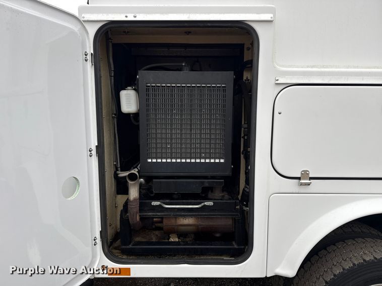 image for item EG1779 2015 Ford F450 Super Duty  fiber optic splicing truck