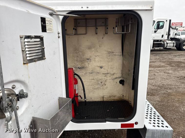 image for item EG1779 2015 Ford F450 Super Duty  fiber optic splicing truck