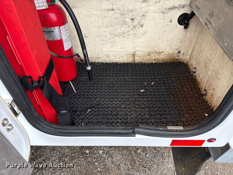 image for item EG1779 2015 Ford F450 Super Duty  fiber optic splicing truck