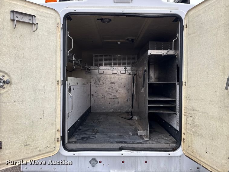 image for item EG1779 2015 Ford F450 Super Duty  fiber optic splicing truck