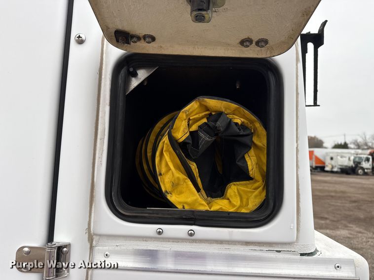 image for item EG1779 2015 Ford F450 Super Duty  fiber optic splicing truck