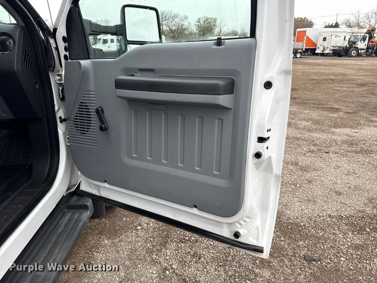 image for item EG1779 2015 Ford F450 Super Duty  fiber optic splicing truck